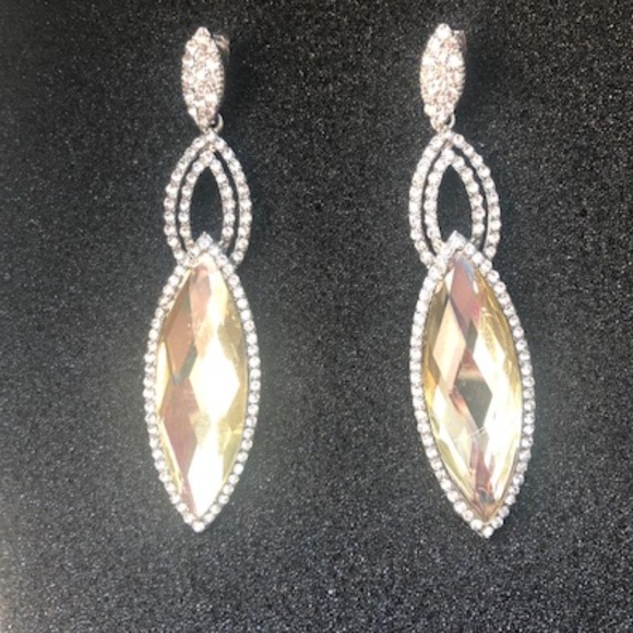 Jewelry - Fashionable Costume Drop Earrings